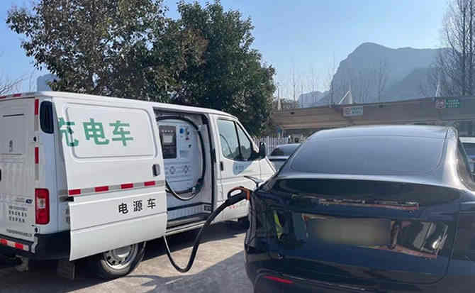 浦江汽车搭电